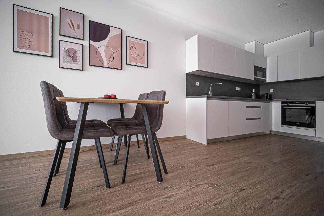 Grunt Apartments Mladá Boleslav Екстериор снимка